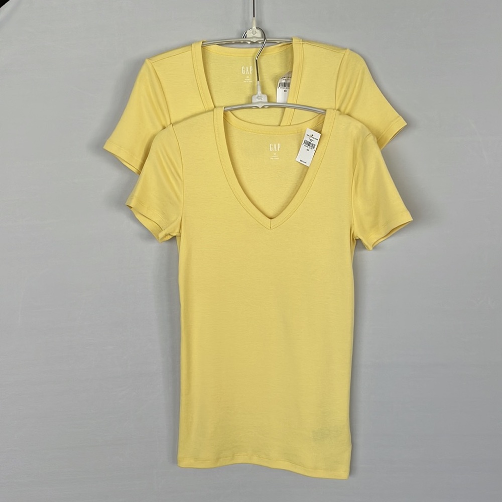NWT 2 Gap Tees Size X Small V Neck Short Sleeve…
